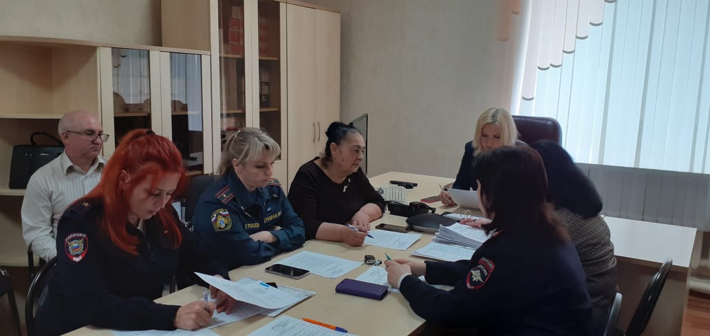 Восемнадцатое заседание муниципальной комиссии по делам несовершеннолетних и защите их прав.