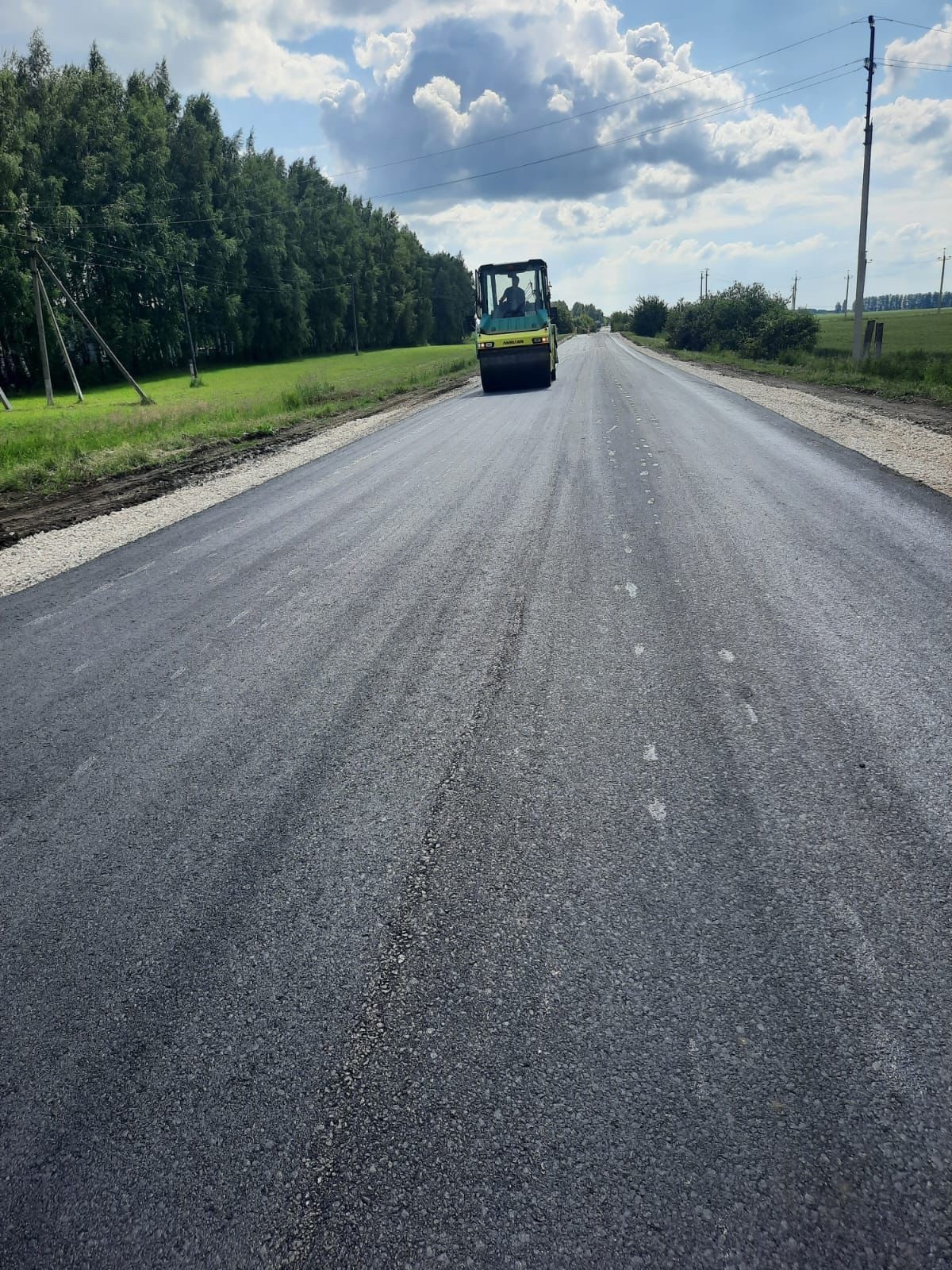 Новый асфальт - вместо колеи.