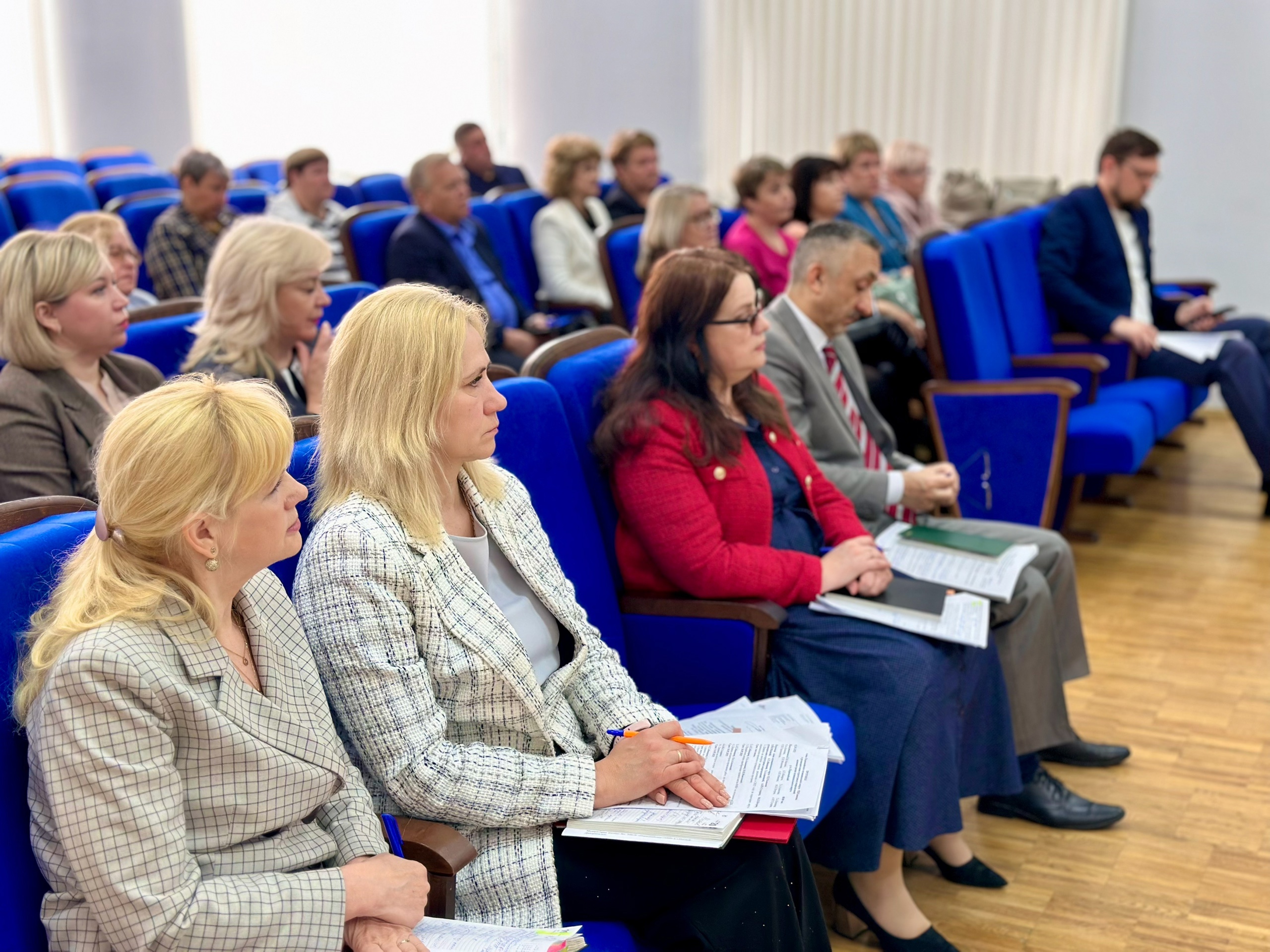 Об актуальных вопросах - на планерном совещании.