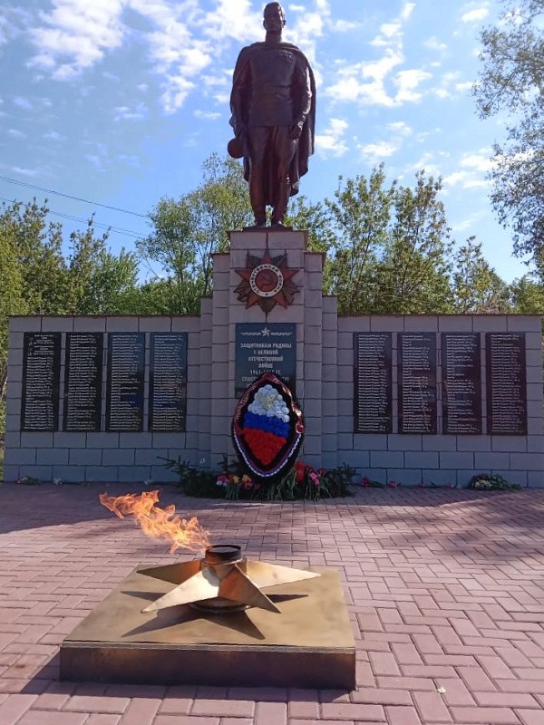 Памятник погибшим воинам-землякам в годы ВОВ 1941-1945 г.г..