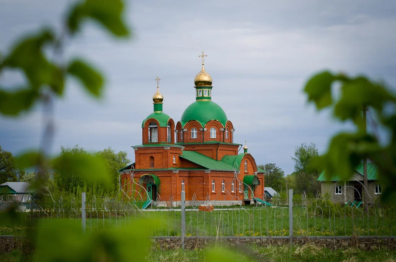 Храм в честь иконы Божией Матери «Знамение» (Новгородской).